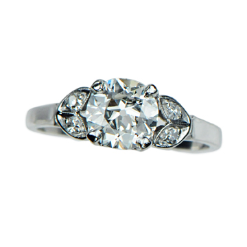 PLAT 1.01CT VINTAGE DIAMOND RING 4D~.08CT