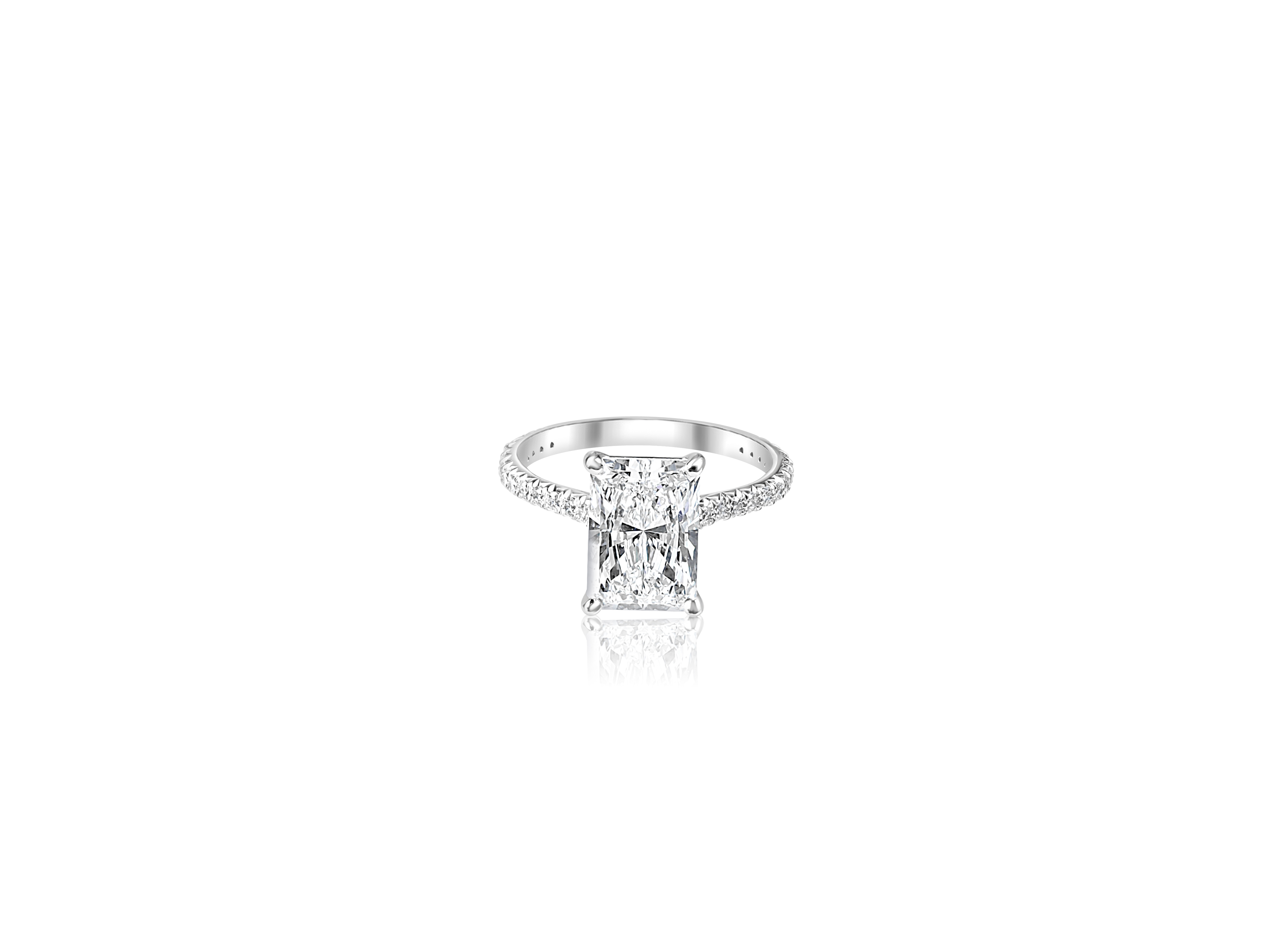 Lab-grown diamond engagement ring 1