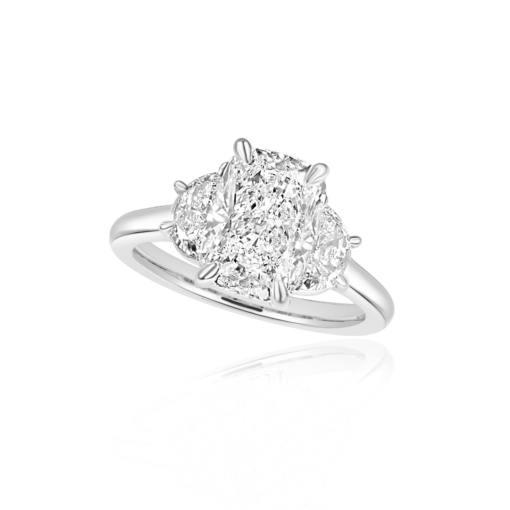 Lab-grown diamond engagement ring 5